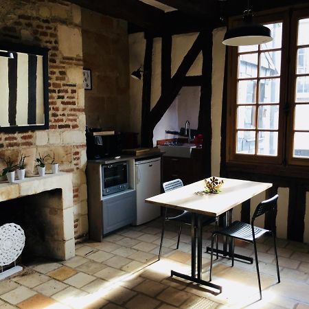 Appartement Dans Immeuble 15 Eme Siecles Vieux טור מראה חיצוני תמונה